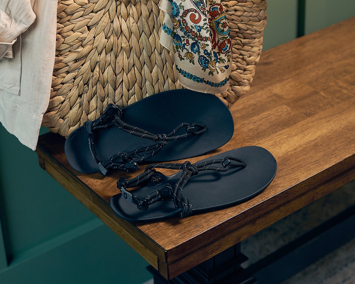 GEN-BLK-W_Genesis_Black_Denver-Studio_6579